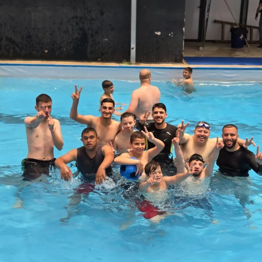 نشاط سباحة ترفيهي لبرنامج الهمم اليوم 