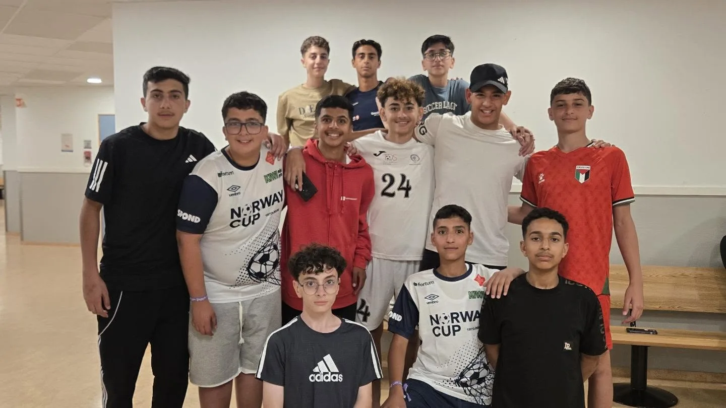حارس منتخب فلسطين الاولمبي يزور بعثتنا في النرويج 